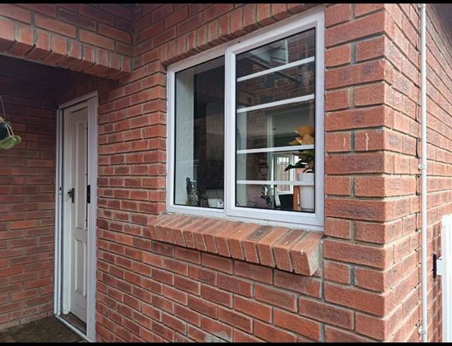 2 BEDROOM TOWNHOUSE FOR SALE IN LORRAINE